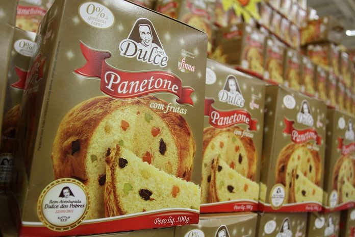 Panetone Venda de panetones ajuda a financiar obras sociais da ex-freira irmão Dulce, hoje Santa Dulce dos Pobres.